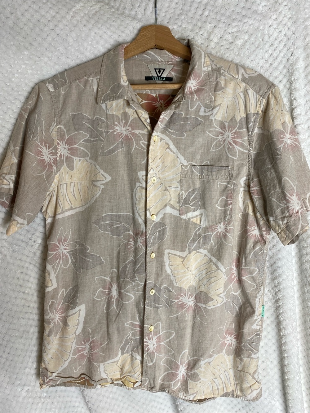 VISSLA Beige Floral Short Sleeve Button-Up Shirt